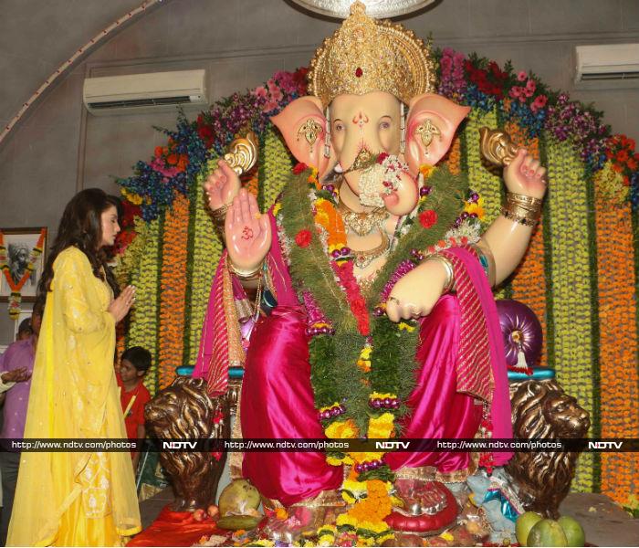 Urvashi Rautela And Poonam Pandey Offer Prayers To Lord Ganesha