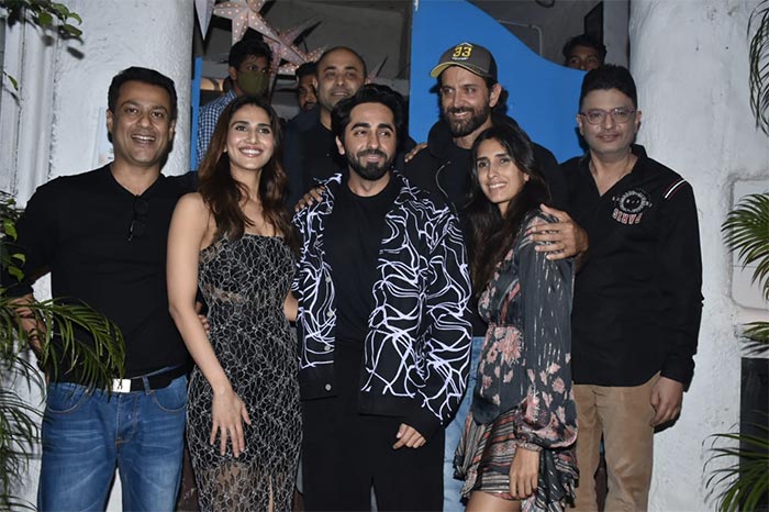 Vaani, Ayushmann and Hrithik Roshan happily posed with director Abhishek Kapoor, his wife and producer Pragya Yadav and producer Bhushan Kumar. (Pic courtesy: Varinder Chawla)