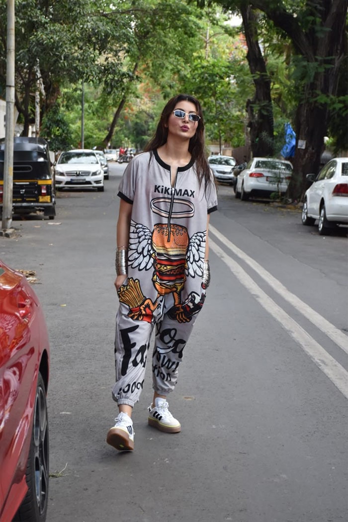 Urvashi Rautela was also snapped in Juhu.