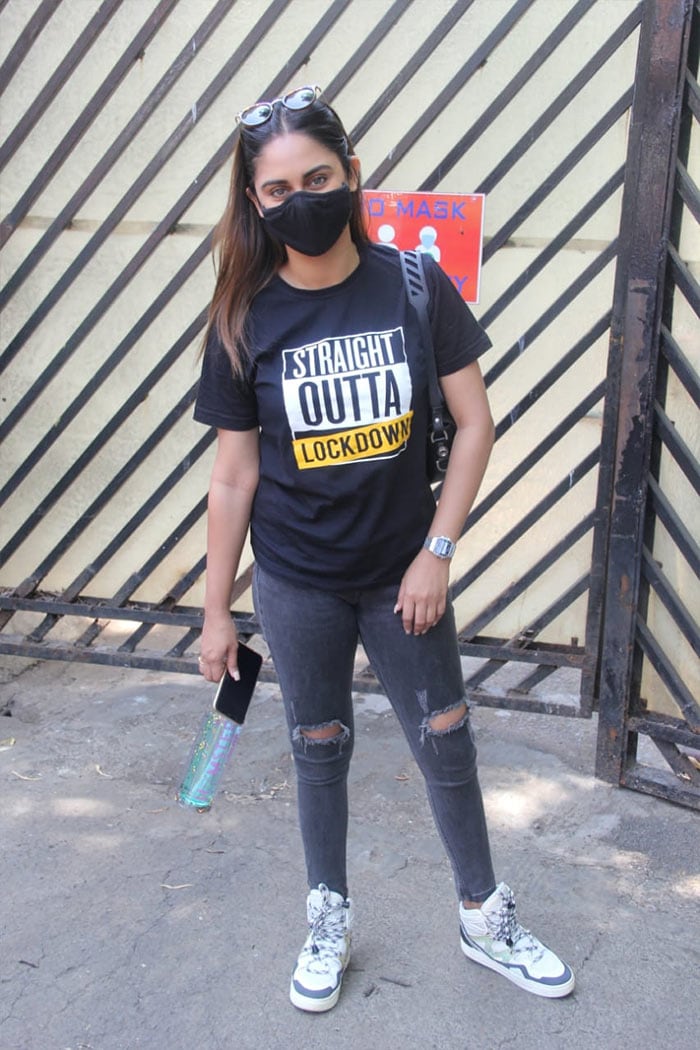 Krystle D\'Souza was spotted outside Mehboob Studios In Bandra.