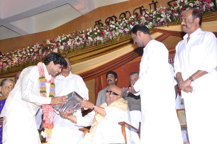 Chief Minister M Karunanidhi presents a gift to Kabilan. His father Vairamuthu and superstar Rajinikanth express their good wishes for the couple.