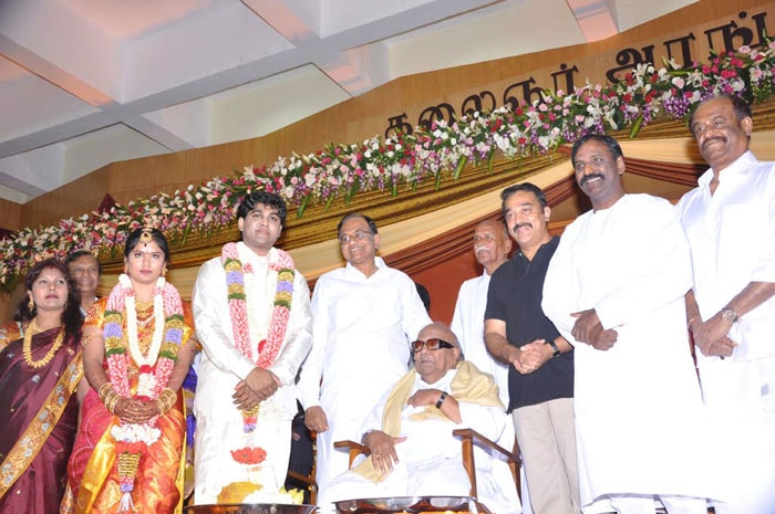 The newly-married couple Kabilan and M. Ramya with the Union Home Minister P. Chidambaram, Chief Minister M Karunanidhi, superstar Kamal Hasan, lyricist Vairamuthu and superstar Rajinikanth.