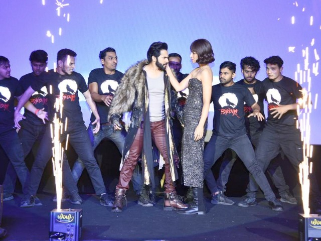 Varun Dhawan And Kriti Sanon Launch <i>Bhediya</i> Trailer In Style