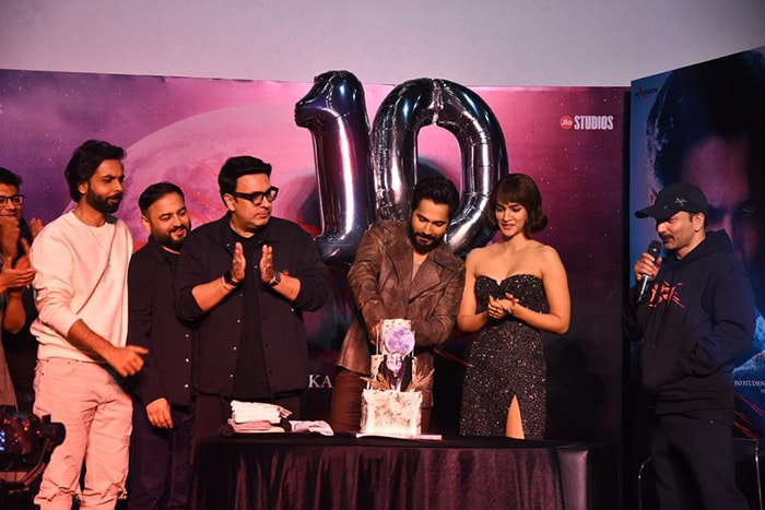 Varun Dhawan And Kriti Sanon Launch <i>Bhediya</i> Trailer In Style
