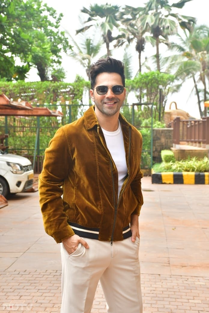 Varun Dhawan looked suave. (Image Courtesy: Varinder Chawla)