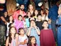 Photo : ‘Bhediya' promotion: बच्चों के साथ फिल्म ‘भेड़िया' का प्रमोशन करते नज़र आए वरुण धवन और कृति सेनन