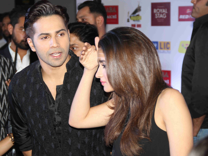 अवॉर्ड फंक्‍शन में पहुंचे सितारे, कुछ यूं दिखे बद्री और उसकी दुल्‍हनिया