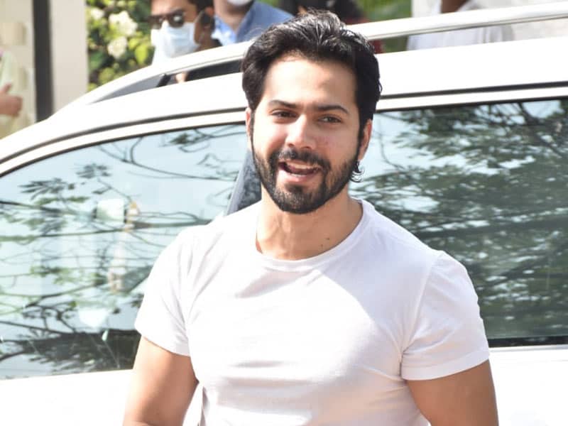 Photo : Groom-To-Be Varun Dhawan Spotted At His Wedding Venue
