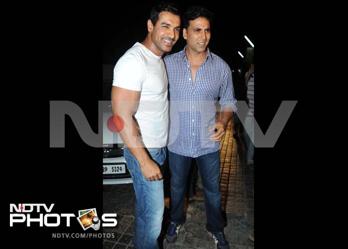 John, Akshay at the premiere of Vicky Donor