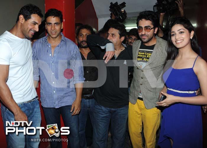 John, Akshay at the premiere of Vicky Donor