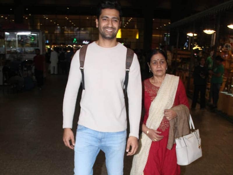 Photo : Vicky Kaushal Returns To Mumbai With His National Award