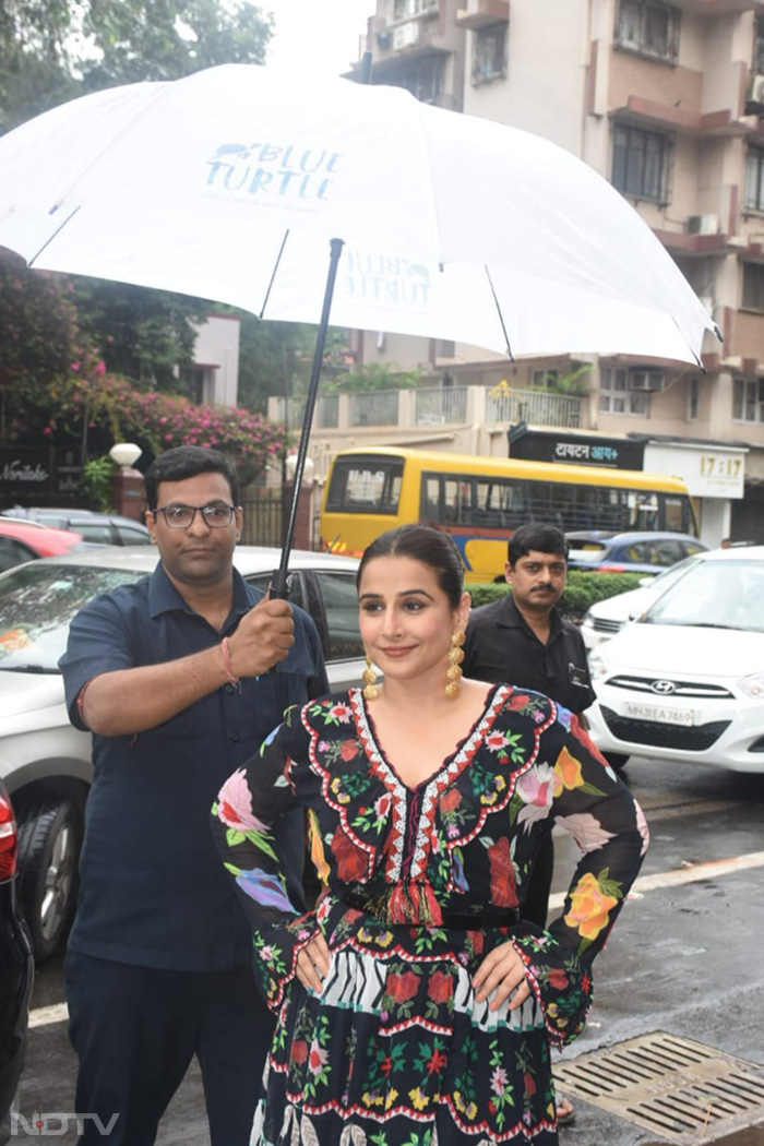 Vidya Balan And Sunny Leone\'s Date With The Mumbai Monsoon