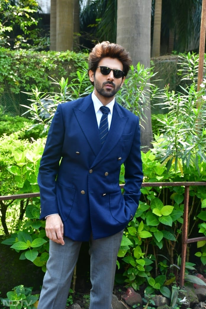 Kartik Aaryan suited up. (Image Courtesy: Varinder Chawla)