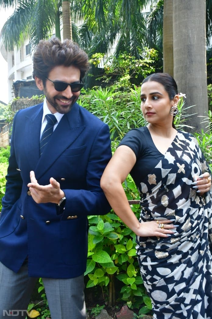 Kartik Aaryan and Vidya Balan posed in style. (Image Courtesy: Varinder Chawla)