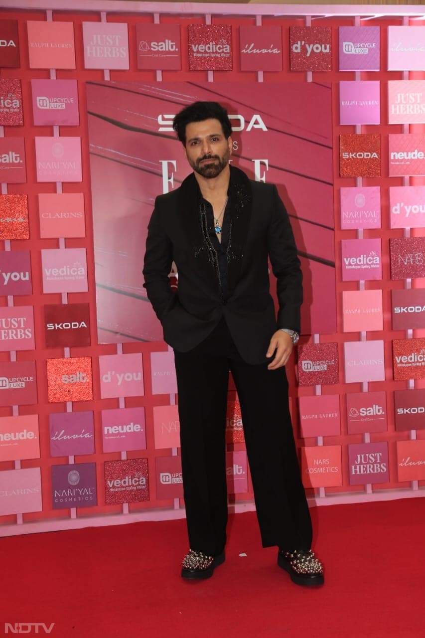 Rithvikk Dhanjani suited up in an all-black look for the event. (Image Courtesy: Varinder Chawla)