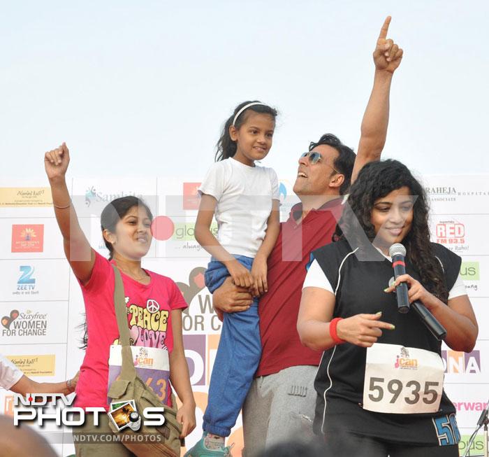 Akshay frenzy at women\'s half marathon