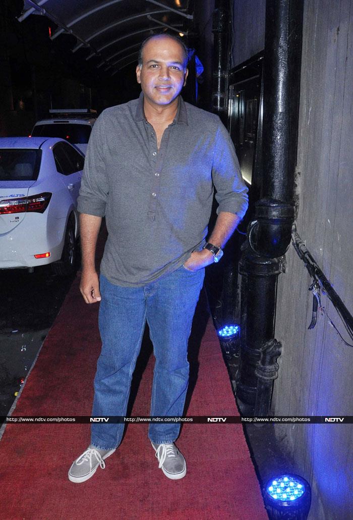 Ashutosh Gowariker posed for a photograph at the same event.