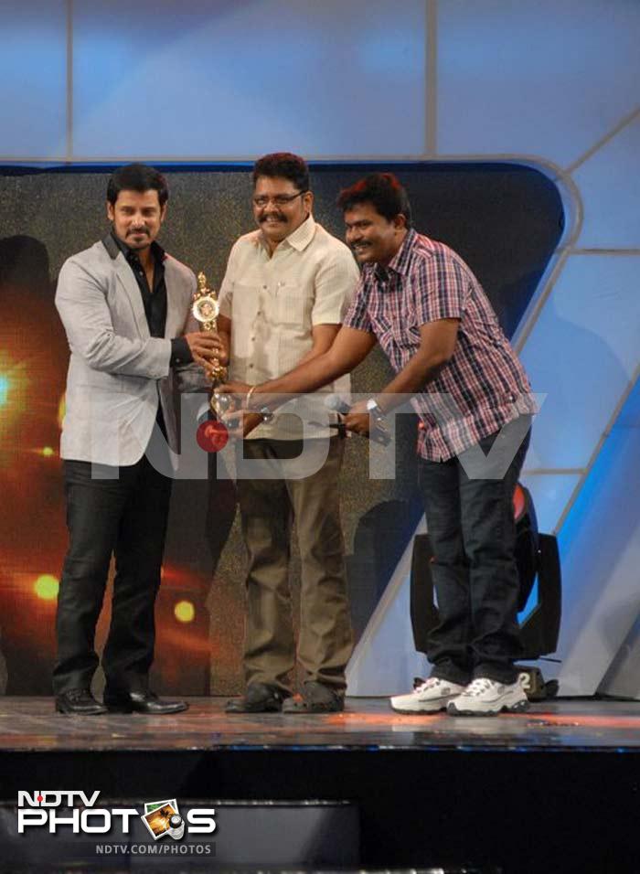 Tamil cinema honoured at Vijay Awards 2011