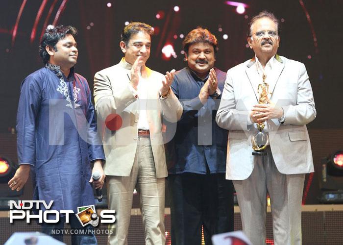 Kamal Haasan shines at Vijay Awards