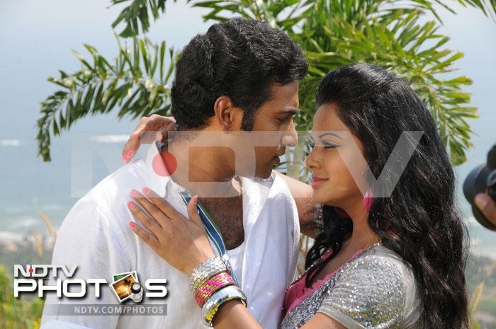 Tarakaratna and Swetha Basu sizzle in <i>Vijetha</i>