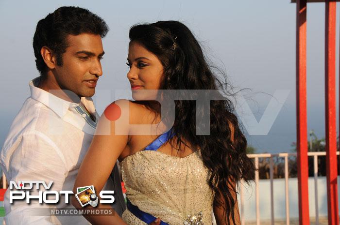 Tarakaratna and Swetha Basu sizzle in <i>Vijetha</i>