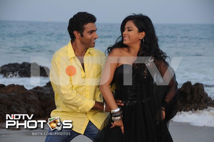 Tarakaratna and Swetha Basu sizzle in <i>Vijetha</i>