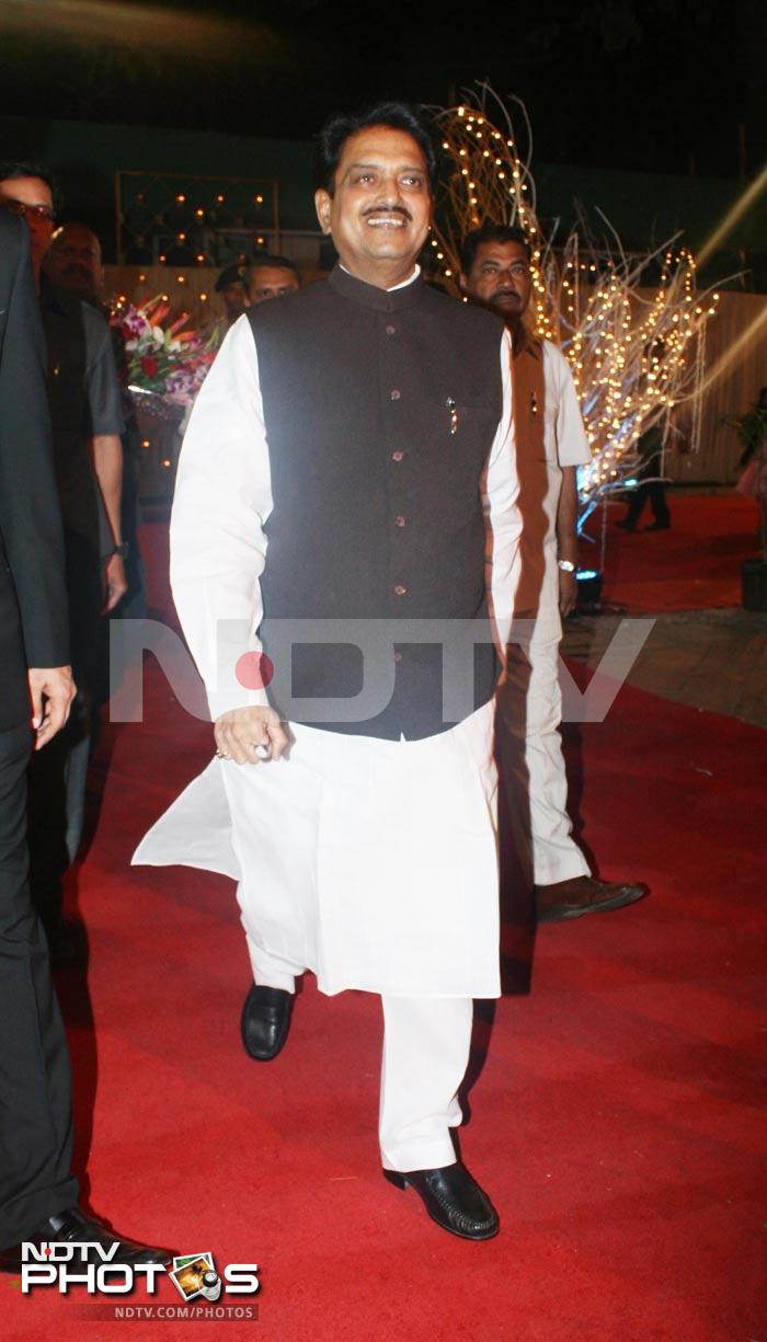 Union Minister Vilasrao Deshmukh, whose youngest son Dheeraj got married on Monday (Feb 27) was also at the reception.