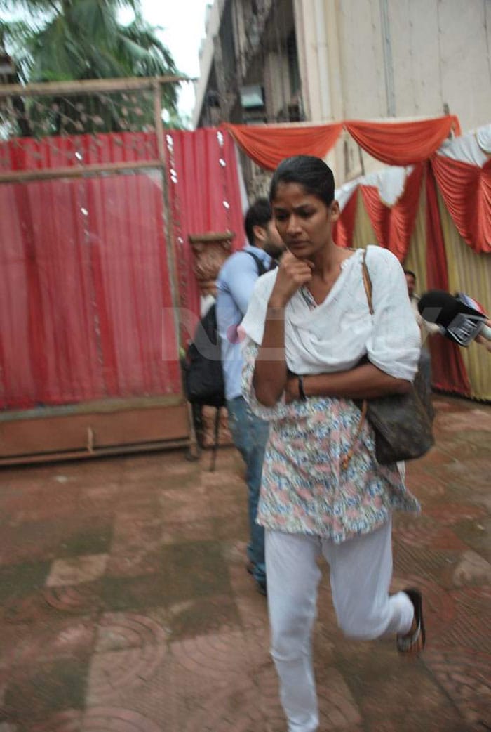 Model Carol Gracias comes out after attending Viveka's prayer meet. (Photo: Viral Bhayani)