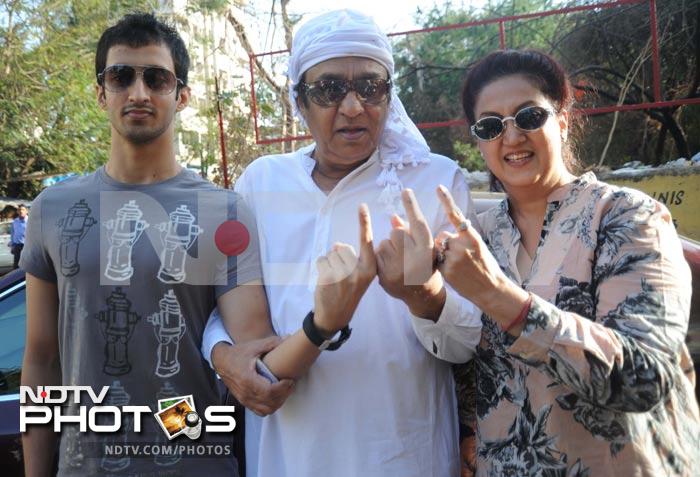 Bollywood steps out to vote for Mumbai