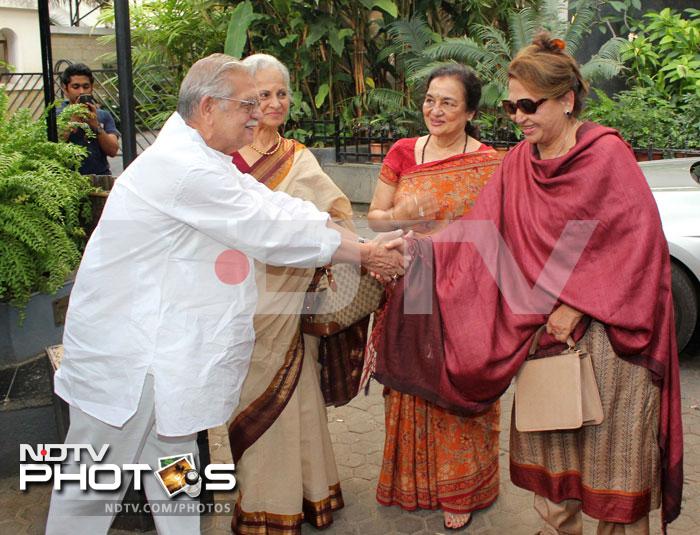 Yesterday once more: Waheeda, Asha, Helen\'s day out