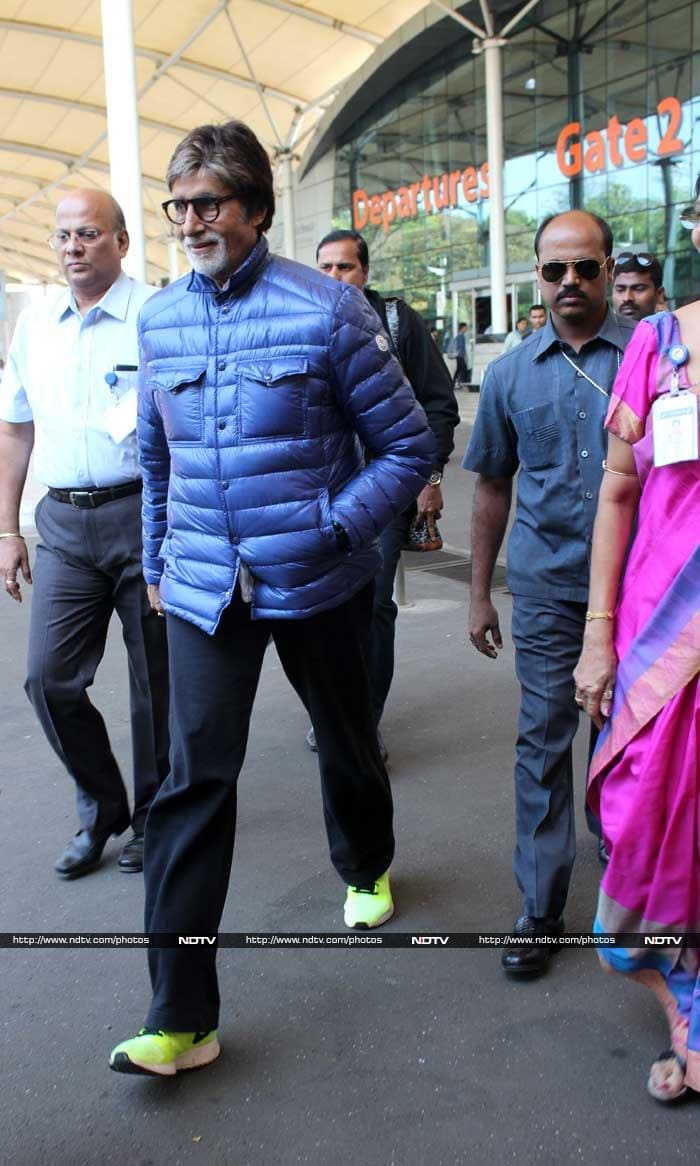 Veteran actor Amitabh Bachchan, who was shooting in Kolkata for movie <I>Te3n</i>, returned home to Mumbai on December 29. He was photographed at the Mumbai airport, leaving in a hurry. Dressed in casuals and a pair of sneakers, Big B had a smile on his face.