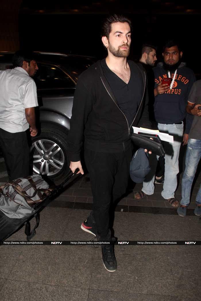 Mr Bachchan's <I>Wazir</i> co-star Neil Nitin Mukesh's airport wardrobe was in all black.