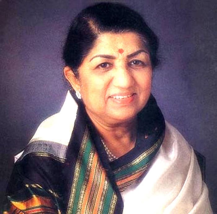 Lata Mangeshkar: Namaskar. Hamari Bhartiya Cricket team ko is jeet ke liye meri taraf se bohot bohot badhaai