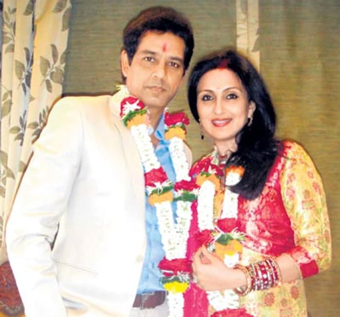 Anup Soni and Juhi Babbar also had a quiet wedding on March 14, 2011. Juhi shared the news vis-�-vis a simple message, "...wanted to share with you that by God's grace and the blessings of our parents, Anup and I got married." <br>
Post the nuptials, she and Anup made a quick trip to the Golden Temple for some divine intervention.