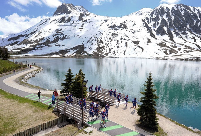 French national football team players jog during a training session on May 21, 2010 around Tignes' lake, in the French Alps, as part of their preparation for the upcoming World Cup 2010 in South Africa. France will play Uruguay in Capetown in its group A opener match next June 11. (Photo: AFP)