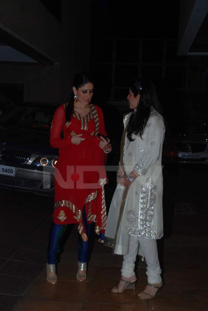 Kareena is caught mid-sentence in a less than flattering pose at Tusshar Kapoor's Diwali party