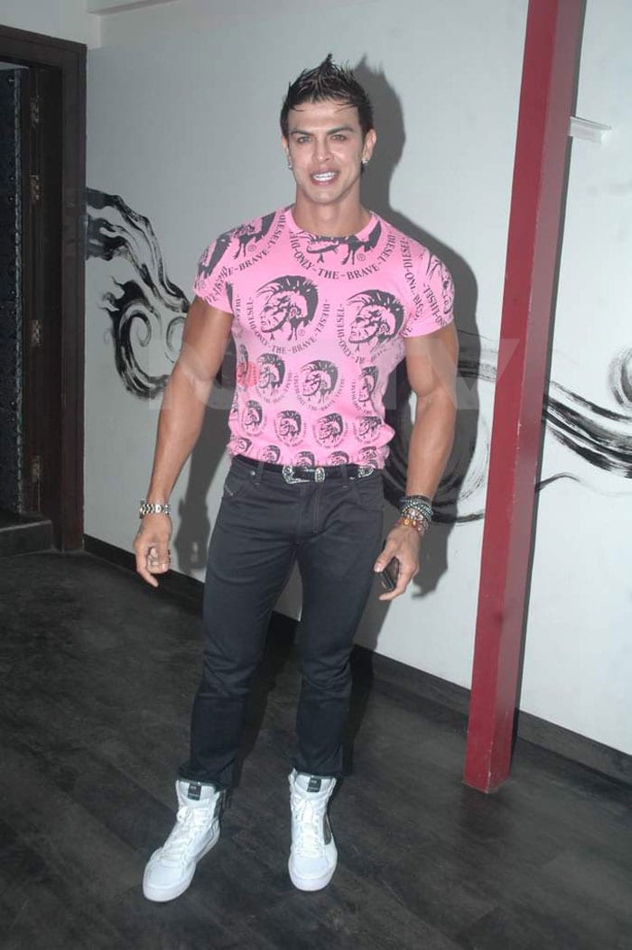 Tight pink T-shirt, white hi-tops and assorted bling ? if we were Sahil Khan we'd be grimacing too