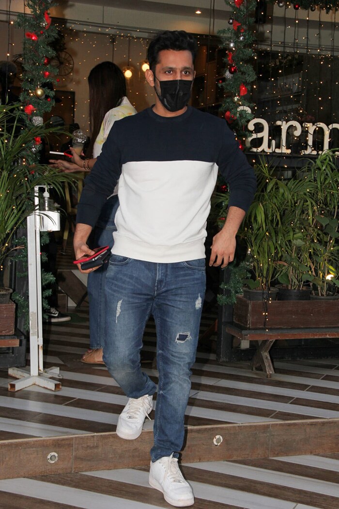 Singer Rahul Vaidya was clicked at an eatery in Mumbai.