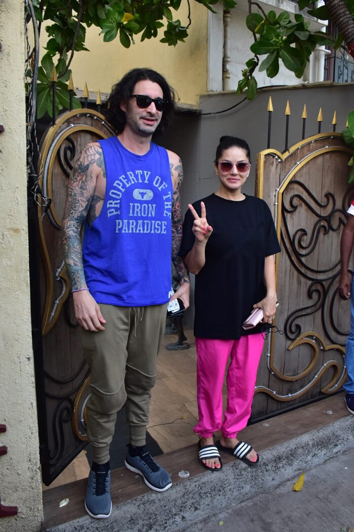 Sunny Leone was photographed with her husband in Juhu.