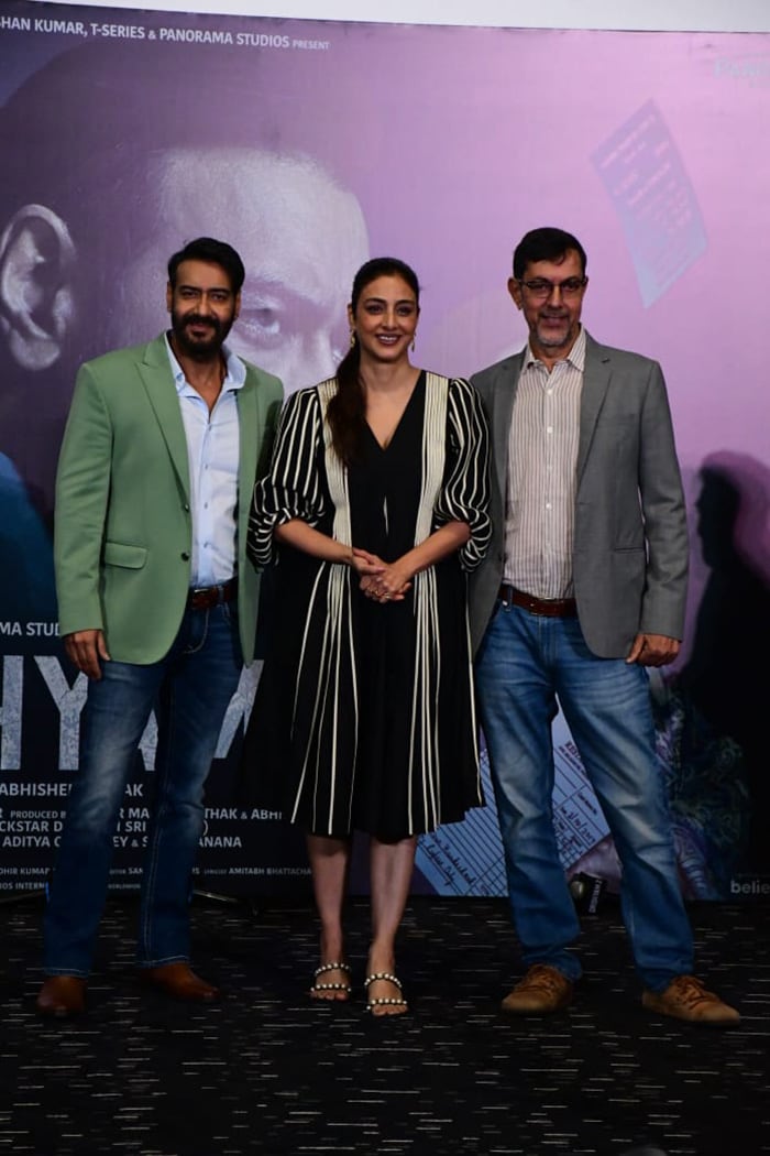 Ajay and Tabu posed with their co-star Rajat Kapoor.  (Image courtesy: Varinder Chawla)