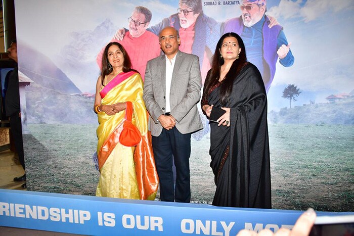 They both posed with Sooraj Barjatya at the <i>Uunchai</i>'s trailer launch.  (Image courtesy: Varinder Chawla)