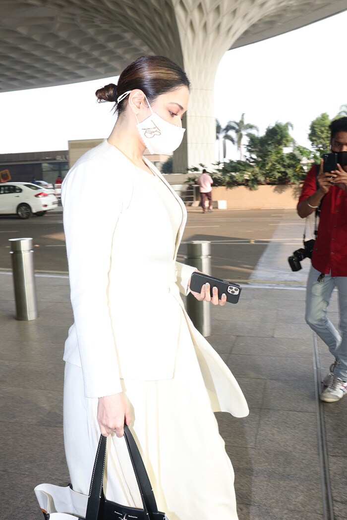 When At Airport, Tamannaah, Tara And Neha Dress Like This