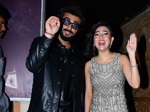 When Tejasswi Prakash And Arjun Kapoor Did The "<i>Naagin</i>" Pose When Tejasswi Prakash And Arjun Kapoor Did The "<i>Naagin</i>" Pose