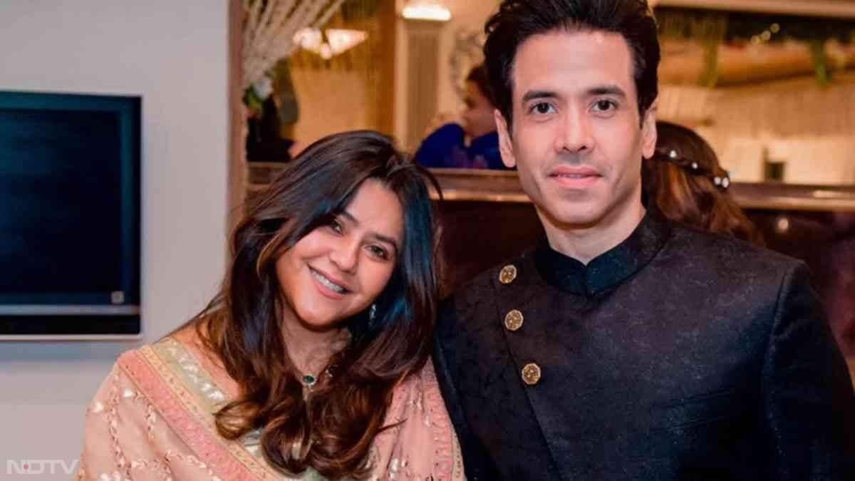 उन्होंने आईएएनएस को दिए इंटरव्यू में बताया कि वह नहीं चाहते थे कि उनकी पहचान सिर्फ परिवार के नाम से बने, इसी वजह से उन्होंने अपनी पहली फिल्म 'इस प्यार को क्या नाम दूं' के लिए बहन एकता कपूर के प्रोडक्शन को चुनने से इनकार कर दिया था.