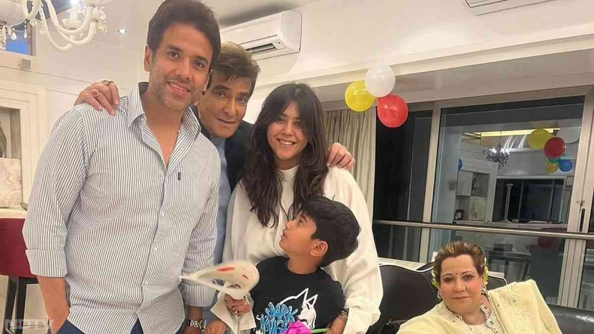 बहन की फिल्म  को ठुकराना उनका कोई ईगो था तो तुषार ने बताया कि यह ईगो बिल्कुल नहीं था. मैं हमेशा चाहता था कि न तो मेरे पिता, न मां और न ही मेरी बहन मुझे लॉन्च करें. क्योंकि मेरा मानना था किअसली अचीवमेंट तब  होता है जब कोई बाहरी डिस्ट्रीब्यूटर या प्रोड्यूसर आप पर पैसा लगाए, क्योंकि वह तभी निवेश करेगा जब आपमें पोटेंशियल देखेगा.
