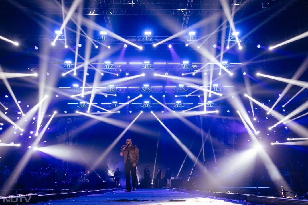 उन्होंने हिंदी फिल्म इंडस्ट्री में साल 2019 में सिंगर के रूप में 'तेरी मिट्टी' गाने से डेब्यू किया