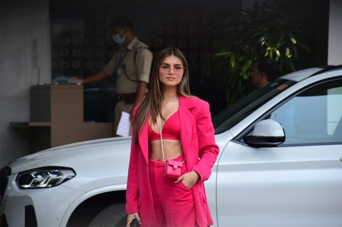 Tara Sutaria looked gorgeous in a pink co-ord set as she was snapped at Kalina airport.