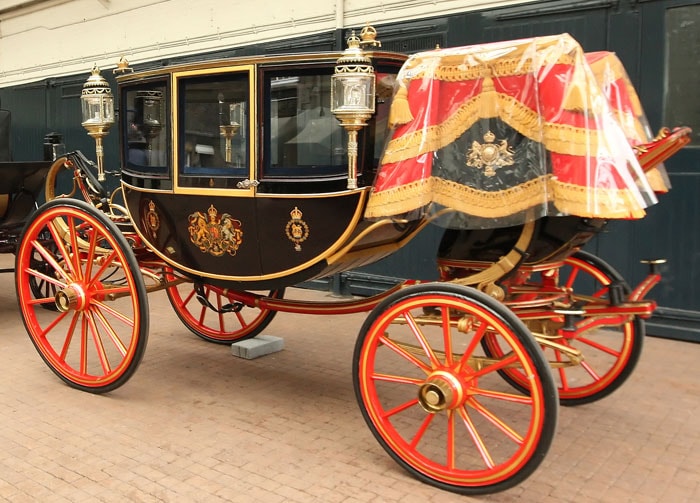 But with the unpredictable weather, there is a back-up option of a closed chariot, should it rain on the Royal parade. <br>
This is the Glass Coach, built in 1881, which has ferried a long list of royal brides including Princess Diana. Kate, however, is going to church by car