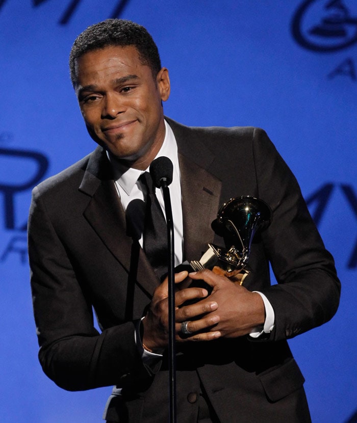 Maxwell accepts the award for male R&B vocal performance for "Pretty Wings" at the Grammy Awards on Sunday, Jan. 31, 2010, in Los Angeles. (Photo: AP)