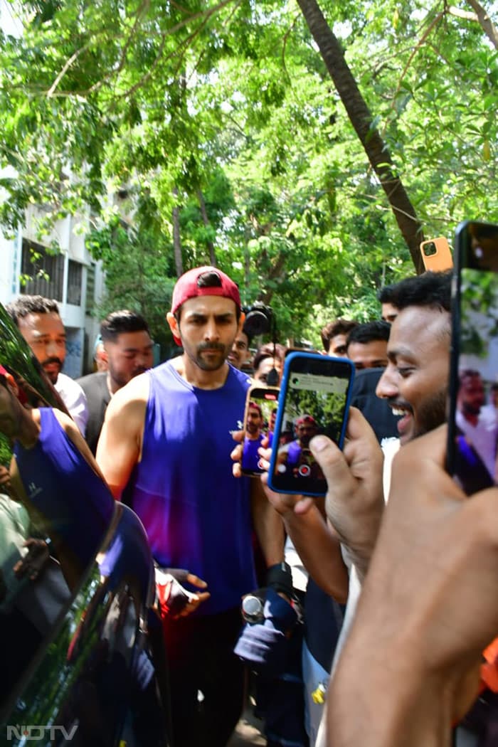 Kartik Aaryan, who awaits the release of <i>Chandu Champion</i>, was pictured at a gym. (Image courtesy: Varinder Chawla)